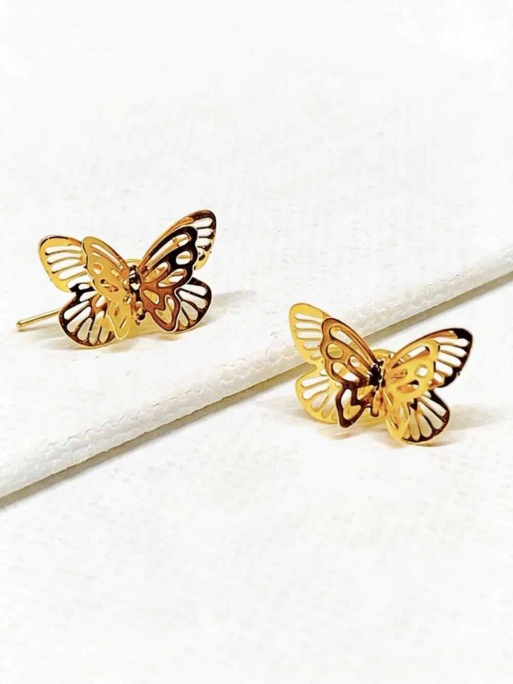 🍒3/$30 New Gold 3D Butterfly Earrings